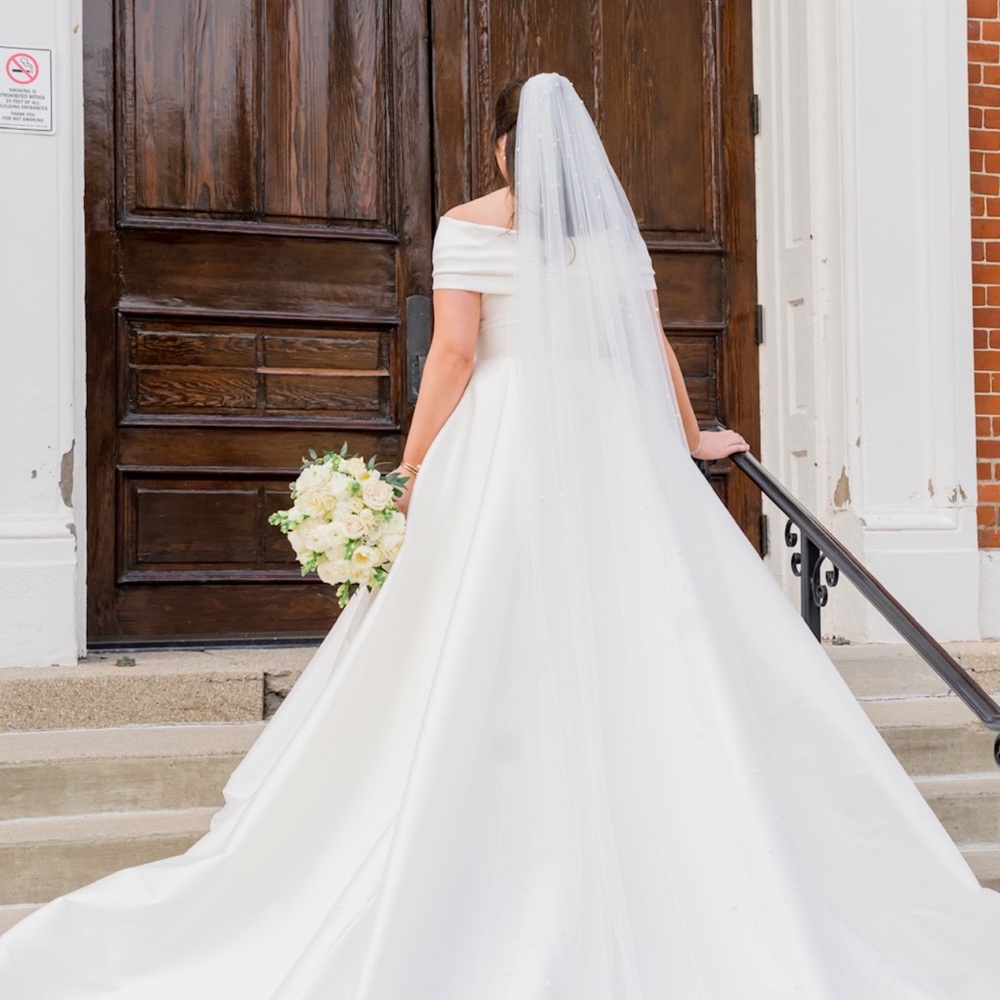 Wedding dress veil only. Worn once. Ivory. Cathedral 110. Essence AVL 0043. - Picture 3 of 3